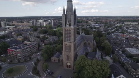 Malerische-Neugotische-Kirche-In-Hilversum-St.-veits-kirche