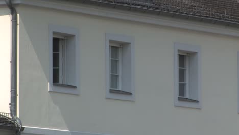 Close-up-of-windows-of-left-wing-of-Schloss-Bellevue,-Bellevue-Palace-in-Berlin,-Germany