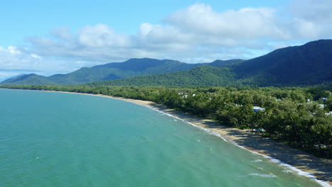 Tourist-Destination-North-Queensland-Cairns-Beach-And-Ocean