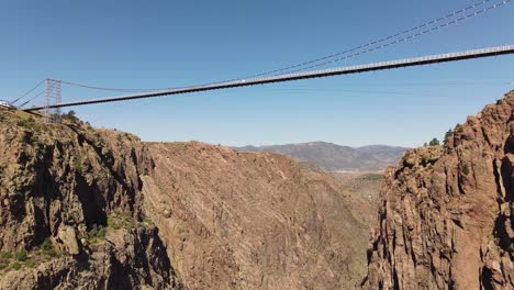 Tiro-Bajo-El-Puente-En-Royal-Gorge-En-Colorado