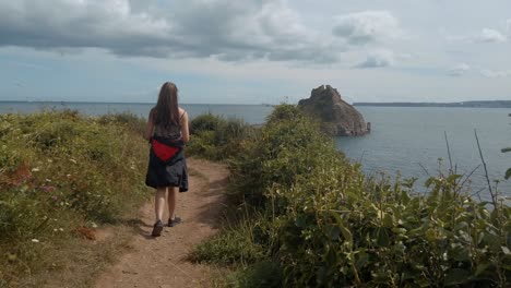 Women-hiking-along-coastal-path-looking-out-over-the-ocean