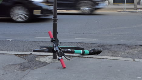 Electric-scooters-lying-on-the-sidewalk-in-the-streets-of-Paris-near-the-Champs-Elysées