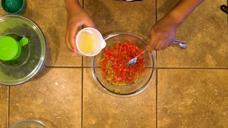 Measuring-freshly-squeezed-lemon-juice-for-a-tomato-and-quinoa-homemade-Vegan-recipe