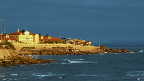 Playa-De-Carcavelos-Y-El-Hospital-De-Santana-En-Portugal