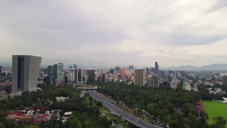 Panorama-De-Una-Ciudad-Densamente-Poblada