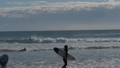 Surfers-In-Snapper-Rocks-During-Summer---Beach-Activities-In-Coolangatta,-Queensland---wide-slowmo-shot