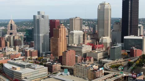 Aerial-pan-of-commercial-real-estate-in-downtown-Pittsburgh,-PA