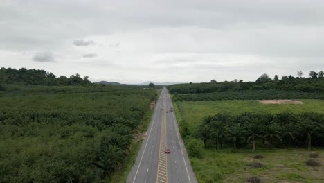 Aerial-view-of-highway-in-countryside-on-cloudy-day,-forward-movement