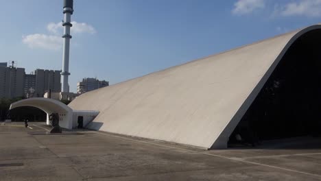 exterior-view-of-the-Latin-America-Memorial