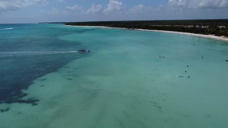 Erstaunliches-Drohnenbild-Aus-Der-Luft-Des-Meeresstrandes