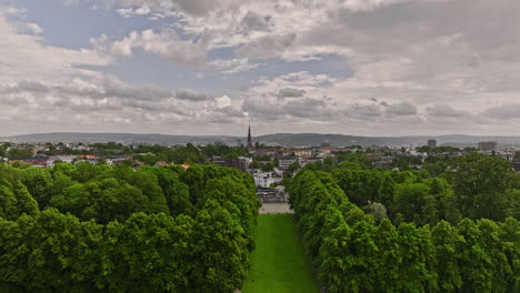 Oslo-Norway-v42-cinematic-low-level-drone-flyover-frogner-park-towards-majorstuen-residential-neighborhood-with-single-dwellings-on-a-beautiful-sunny-day-in-summer---Shot-with-Mavic-3-Cine---June-2022