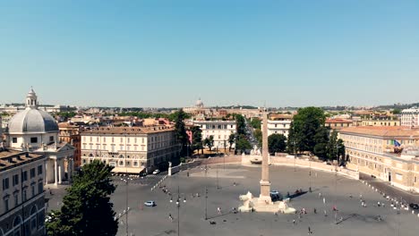 Aerial-ascent-in-Popolo-Square-with-tourists-visiting