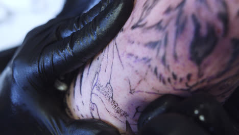 Beautiful-close-up-slow-motion-detail-of-the-tattooing