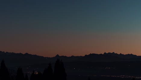 Timelapse-of-the-swiss-prealps-during-dusk