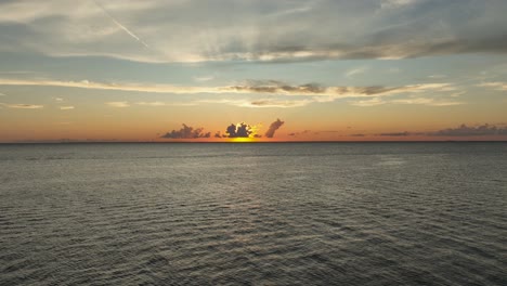 Sonnenuntergang-über-Alabama-In-Der-Nähe-Von-Mobile-Bay