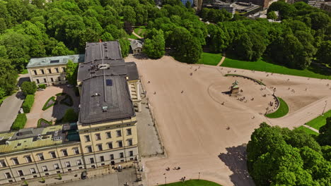 Oslo-Norway-v41-birds-eye-view-drone-fly-around-royal-palace-and-slottsplassen-square-capturing-surrounding-cityscape-across-uranienborg-and-frogner-neighborhoods---Shot-with-Mavic-3-Cine---June-2022