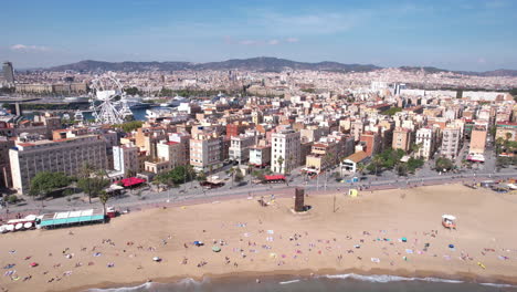 Luftaufnahme-Der-Barceloneta-Strandpromenade-Und-Des-Strandes