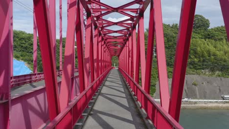 Rote-Stahlbrücke,-Shimanami-Kaido-Radweg,-Hiroshima-Japan