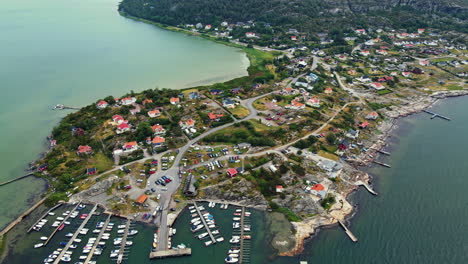 Aerial-View-Of-The-Beautiful-Island-In-Rörtången,-Vastra-Gotaland,-Sweden-With-Residential-And-Holiday-Home-Area-By-The-Sea---drone-shot
