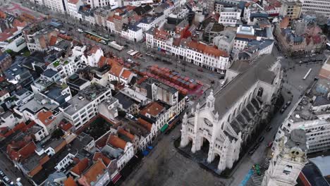 Luftflug-über-Die-Kirche-Mit-Dem-Kreuzzeichen,-Brüssel,-Belgien