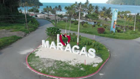 Ich-Liebe-Maracas-Zeichen-In-Trinidad-An-Einem-Sonnigen-Tag