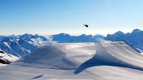 Freestyle-skiing-on-top-of-the-world