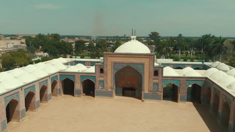 Aerial-View-Over-Empty-Courtyard-Of-Shah-Jahan-Mosque-In-Thatta,-Pakistan