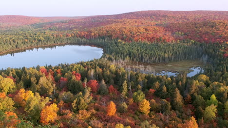 Nord-Minnesota-ändert-Die-Farbe-In-Der-Herbstsaison