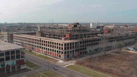 Aerial-view-of-the-dilapidated-Packard-Automotive-Plant-in-Detroit,-Michigan