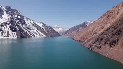 Maipo-Canyon-Landscape-And-Embalse-El-Yeso-Turquoise-Waters-In-Los-Andes,-Chile