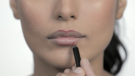 Professional-Makeup-Artist-Shaping-Woman's-Lips-With-Lipstick-Crayon