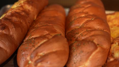 Bäckerei-Süßes-Brot,-Handwerkliches-Brot,-Salziges-Brot