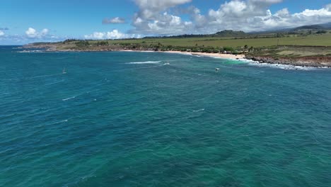 Aerial:-Kite-surfing-in-Maui,-Hawaii,-USA