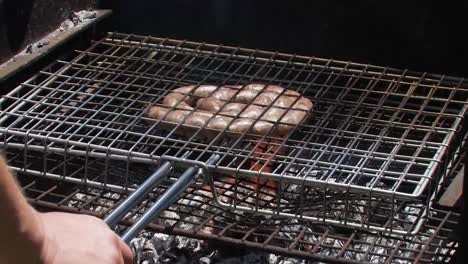 Barbecue-Oder-Braai-Wurst-über-Dem-Grill
