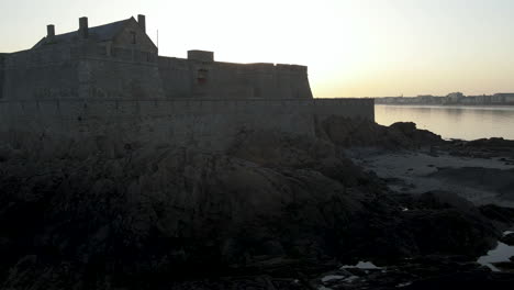 Fort-du-Petit-Bé-at-sunset,-Saint-Malo,-Brittany-in-France