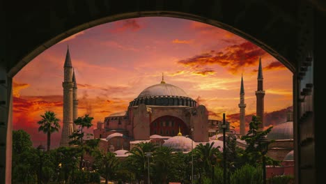 4K-UHD-Cinemagraph---seamless-video-time-lapse-loop-of-the-UNESCO-heritage-site-Hagia-Sophia,-famous-for-its-architecture-from-Roman-times,-now-converted-back-to-a-mosque-during-a-golden-sunset