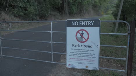 No-Entry-Sign-At-The-Entrance-Of-Wollumbin-National-Park-In-NSW,-Australia---Park-Closed-Due-To-Significant-Safety-Issues---static-shot