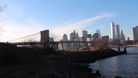 Brooklyn-Bridge,-Manhattan-and-Freedom-Tower-in-Background