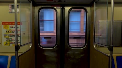 Metro-Saliendo-De-La-Estación-Pov-Chicago-Loop