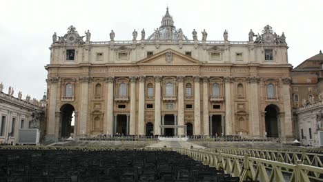 Wide-shot-of-St.-Peter's-Basilica,Vatican