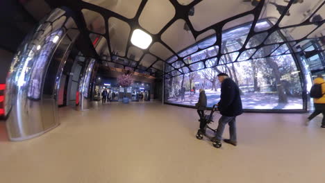 Real-time-Walking-point-of-view-in-Amsterdam-Central-station