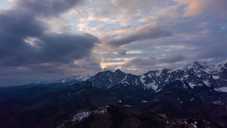 Sonnenaufgang-Drohne-Hyperlapse-Von-Tatra-Bergblick-In-Der-Nähe-Von-Zakopane