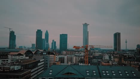 A-Timelaps-in-Frankfurt-at-Noon-in-4k-with-a-pan