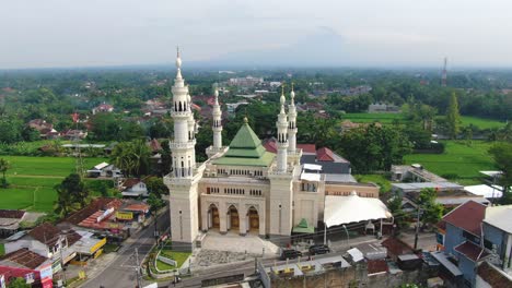 Facade-of-Suciati-Saliman-mosque-in-Sleman-Yogyakarta-Indonesia-aerial-dolly-shot