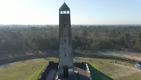 Ausleger-Des-Obelisken-Auf-Der-Austerlitz-Pyramide-In-Den-Niederlanden