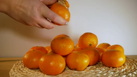 Hands-peeling-citrus-fruit