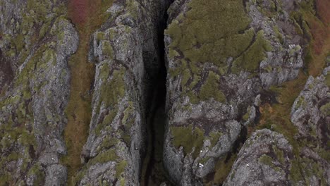 Cinematic-aerial-of-popular-crevasse-Lambafell-in-Iceland,-tourist-attraction