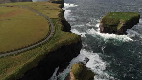 Kilkee-Cliffs,-Irland