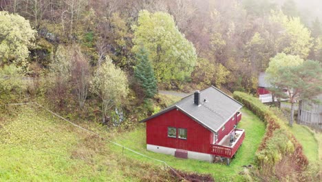 Luftaufnahme-Des-Landhauses-In-Der-Ländlichen-Gegend-In-Norwegen