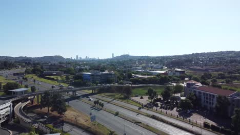 Bedfordview,-Johannesburg---Schöne-Luftaufnahme-Der-Stadt-Johannesburg-An-Einem-Sonnigen-Tag,-Gauteng,-Südafrika